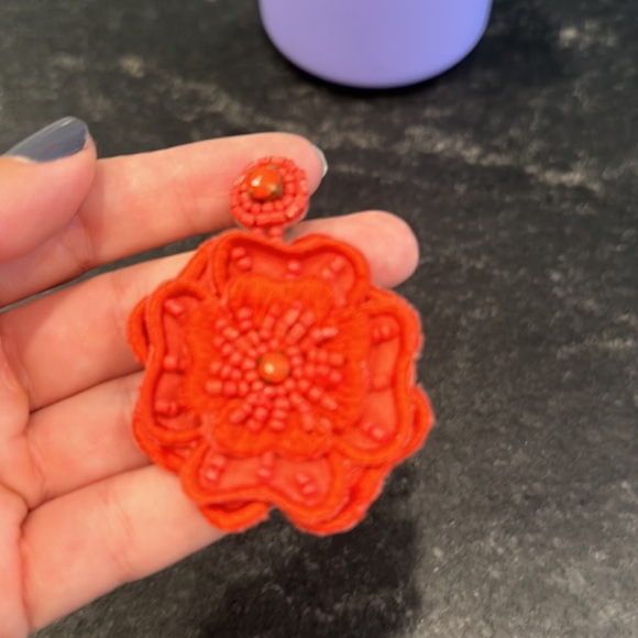 Stella and Dot red flower earrings - Picture 3 of 4